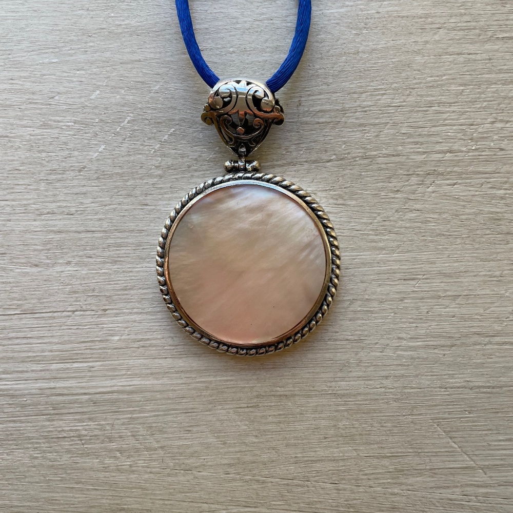 Mother’s Day Gift! Stunning Vintage ExEx Pink Mother of Pearl Round